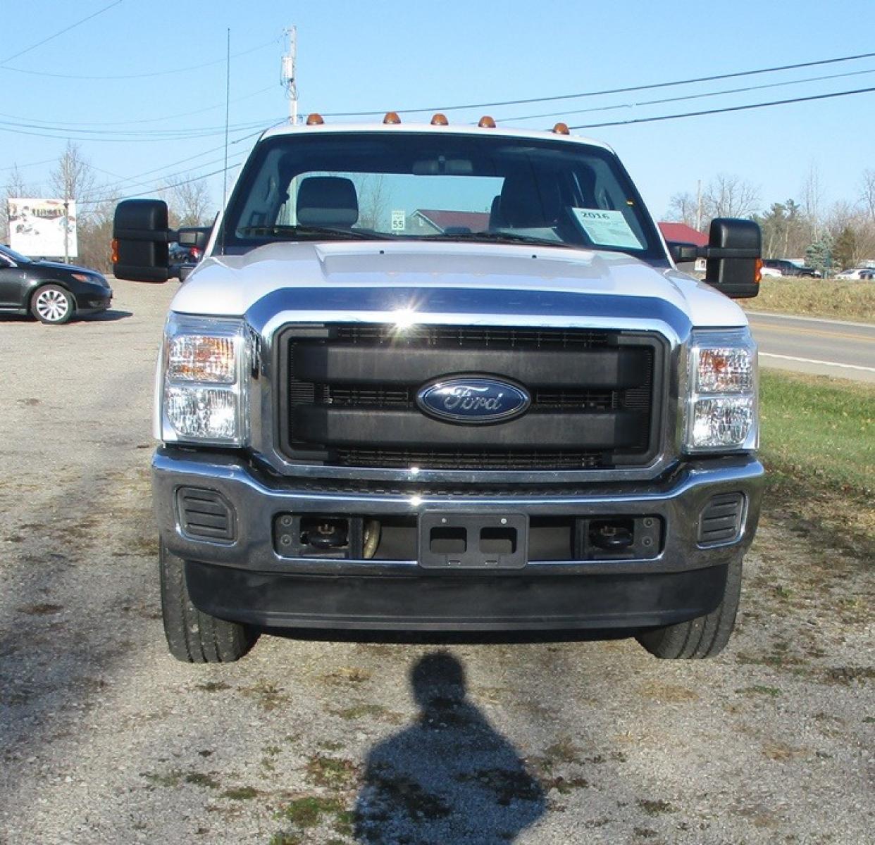 2016 White /Gray Ford F-250 SD (1FT7W2B60GE) with an 6.2 V8 engine, Auto transmission, located at 1725 US-68 N, Bellefontaine, OH, 43311, (937) 592-5466, 40.387783, -83.752388 - Photo #4